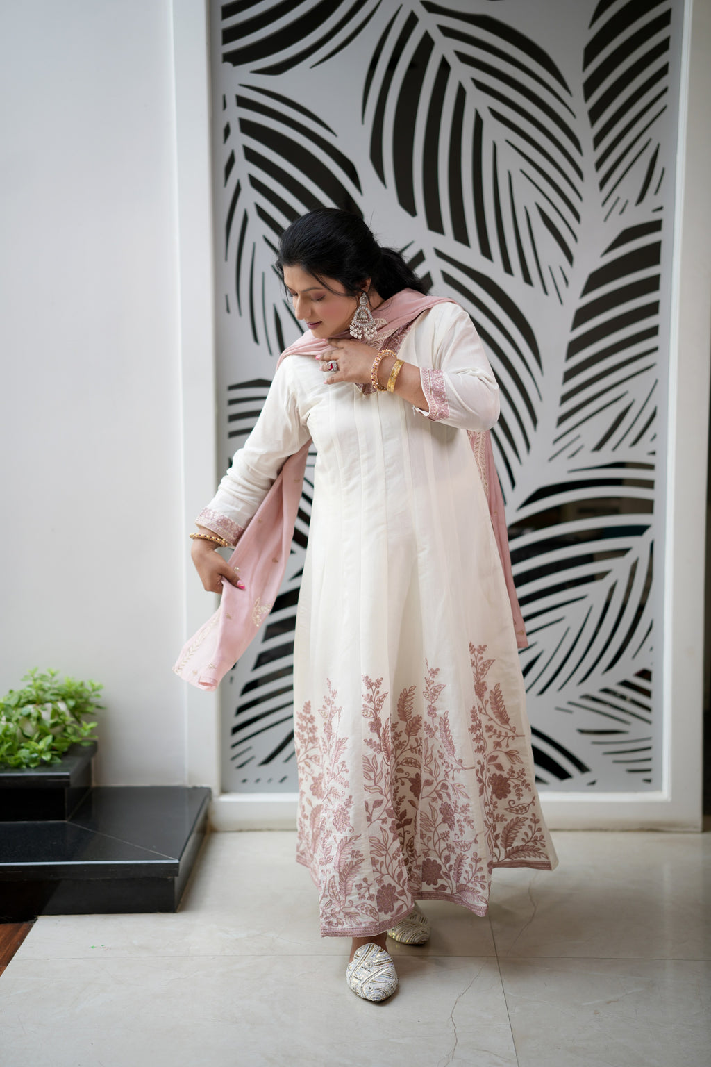Ivory Mul Chanderi Anarkali Set – Thread Work
