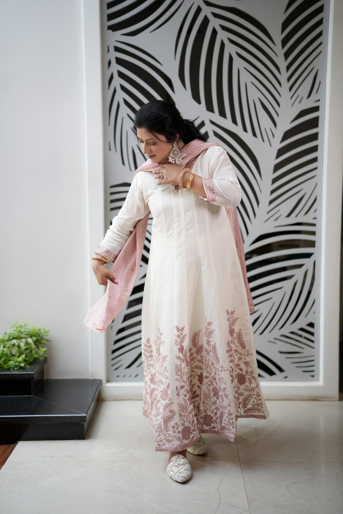 Ivory Mul Chanderi Anarkali Set – Thread Work