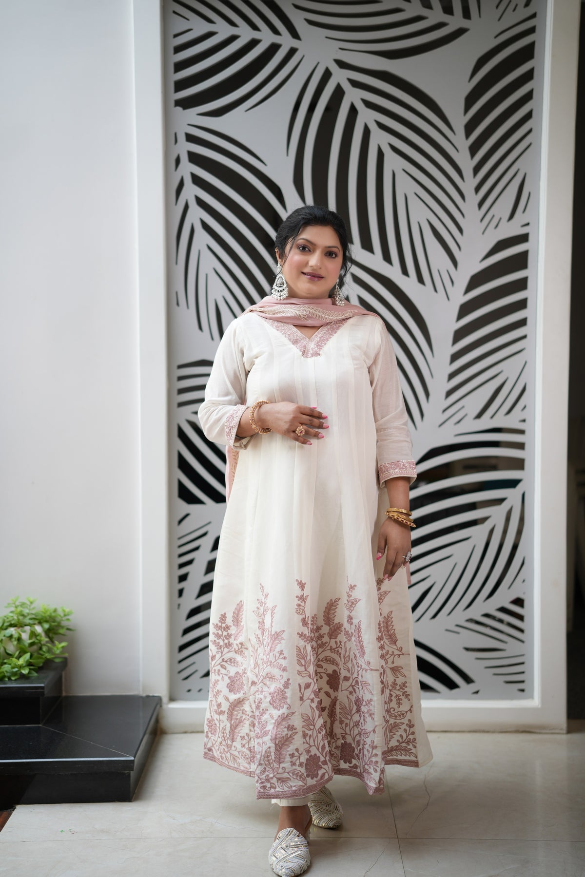 Ivory Mul Chanderi Anarkali Set – Thread Work