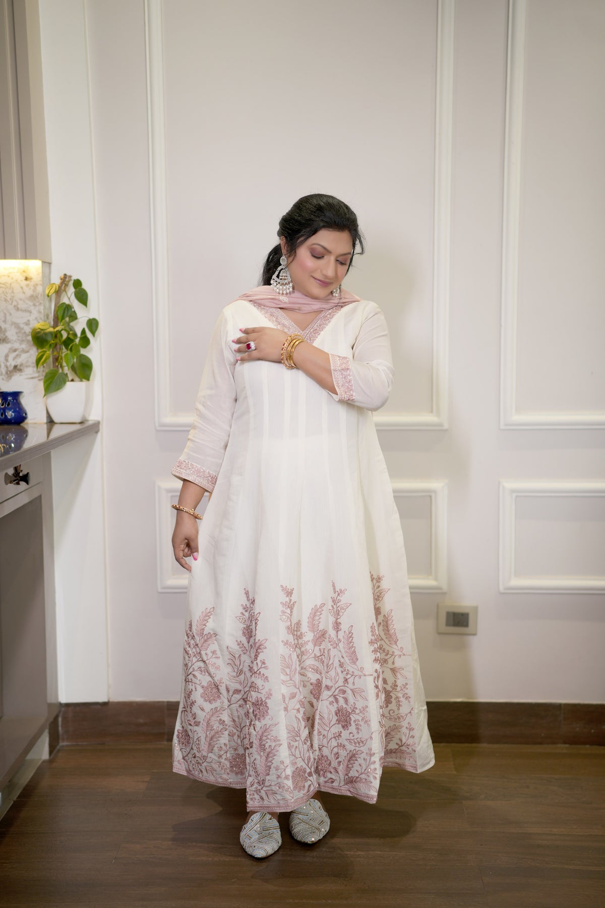 Ivory Mul Chanderi Anarkali Set – Thread Work